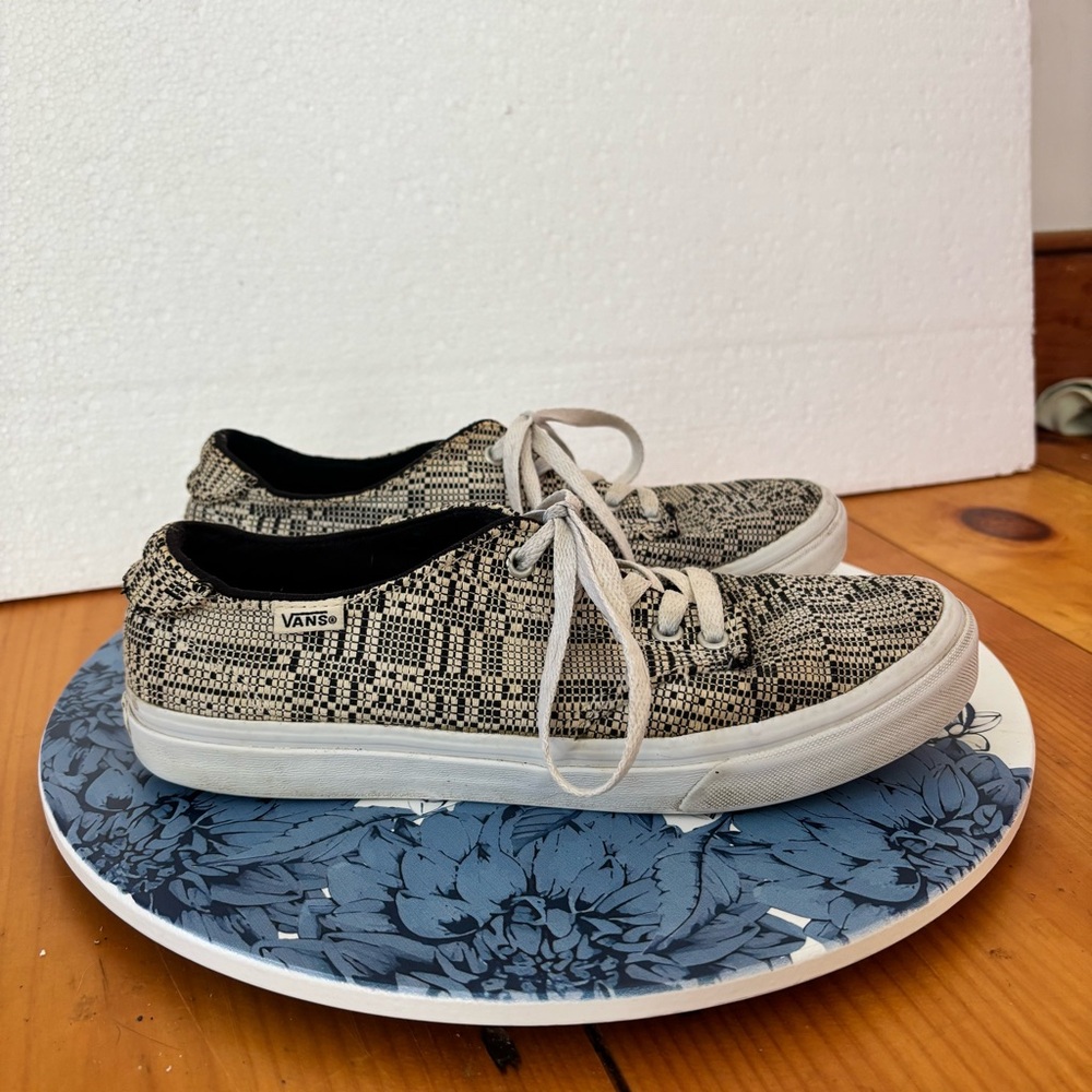 Vans Ultracush Camden Optical Woven Deluxe Womens Size 9.5 Black Cream
Sneaker